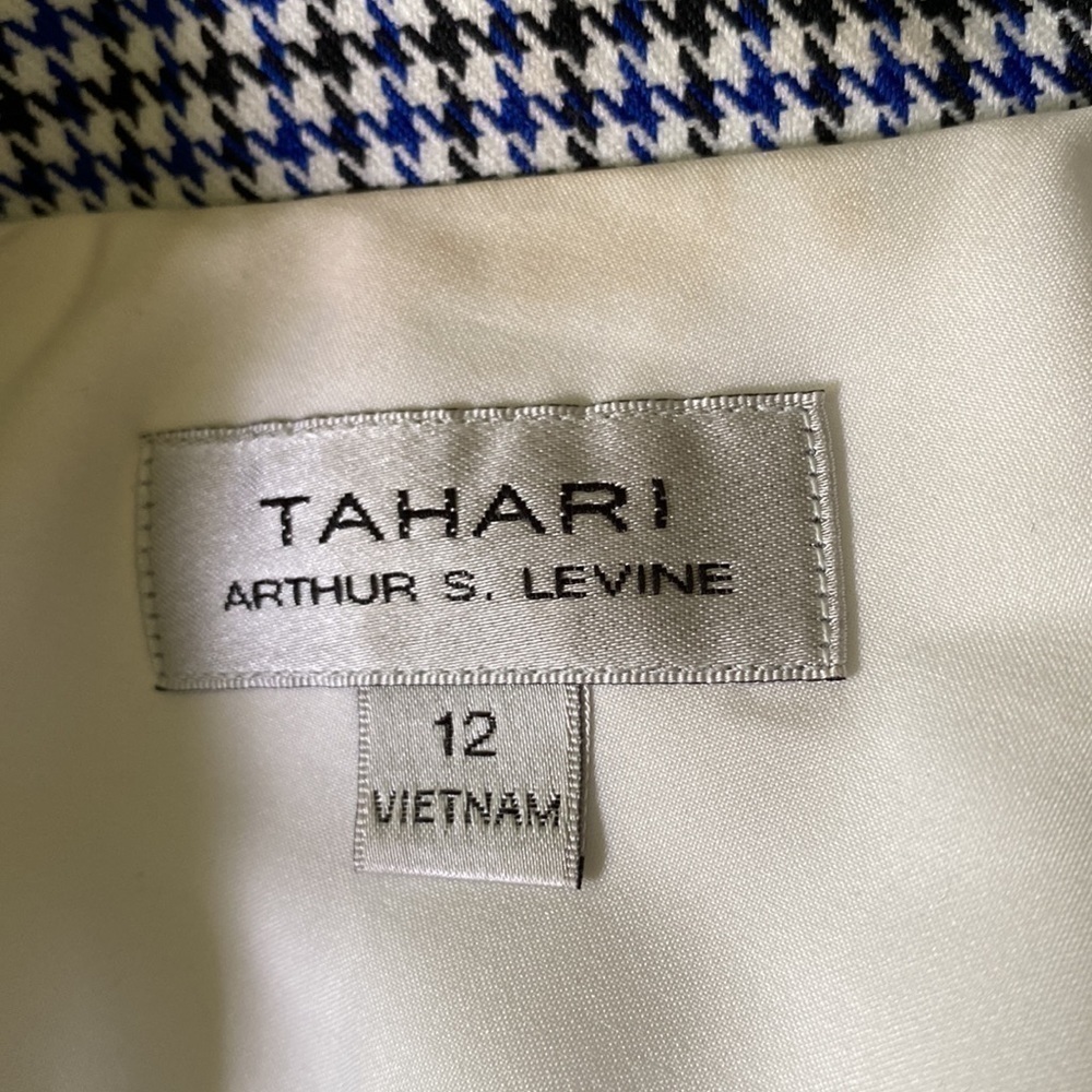 Tahari - Picture 5 of 6